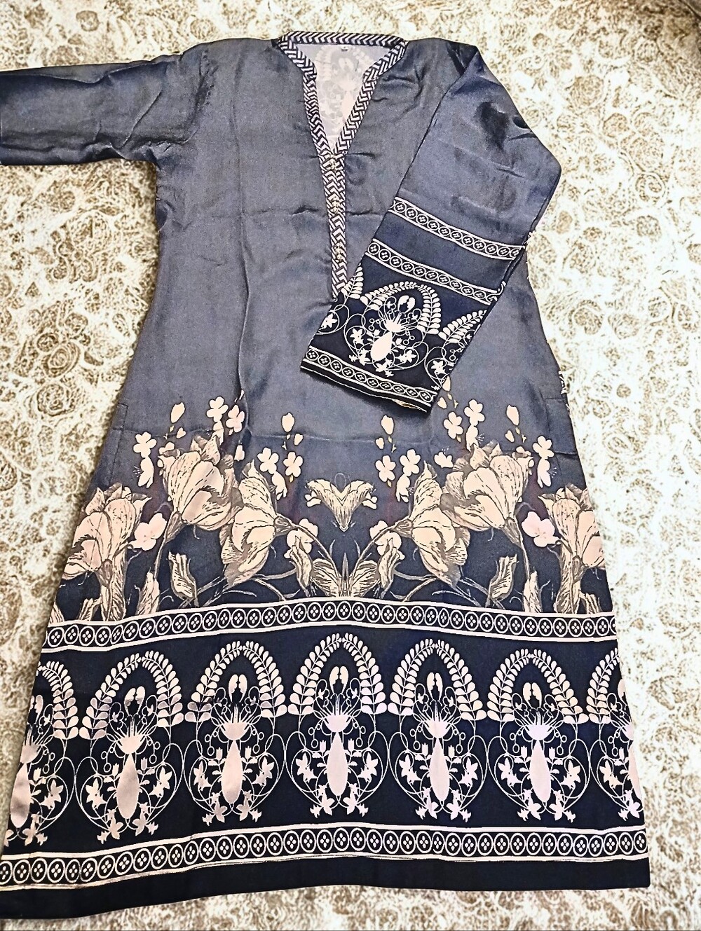 Indian Pakistani Silk Dress / Kurti in Light Gray & Pink w/ Pearl Accents